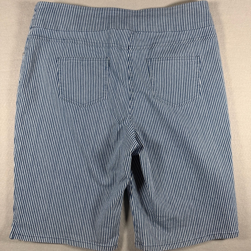 Ruby Rd Women’s Bermuda Shorts Size 16 Blue White Striped Pull On Stretch